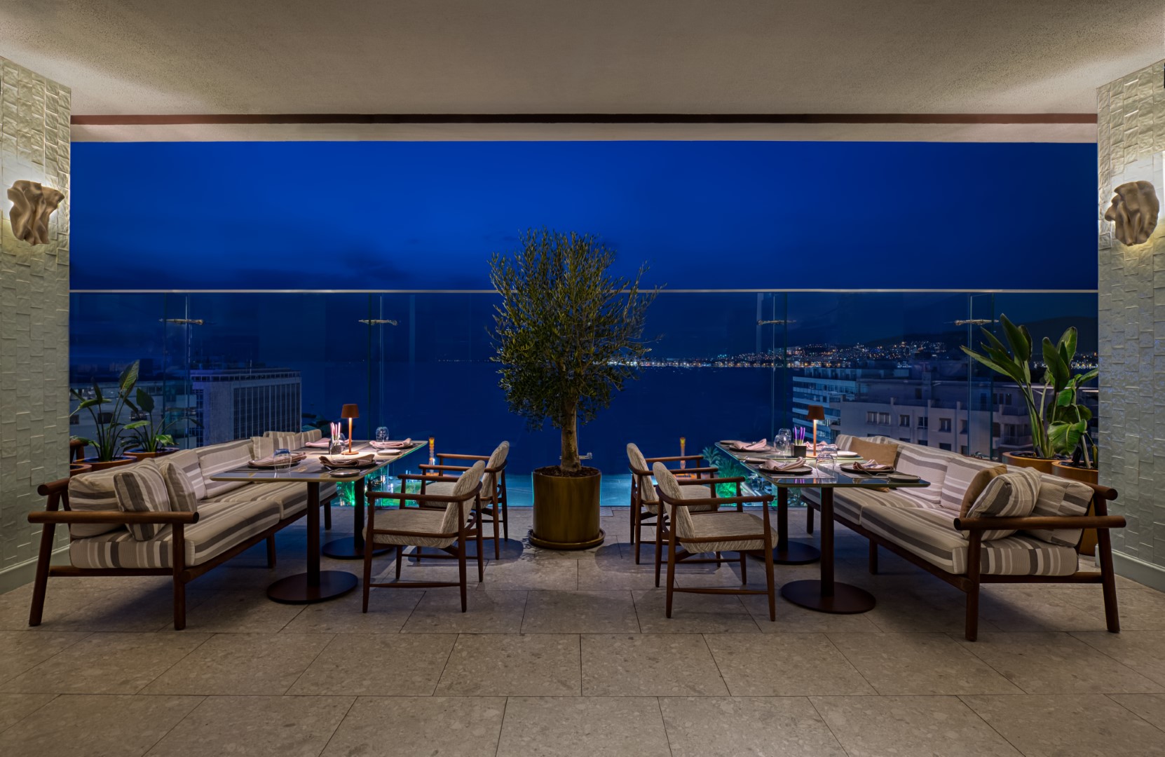 Restaurants And Bars Swiss Tel B Y K Efes Izmir Star Hotel