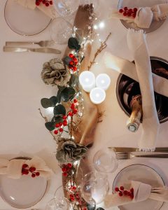 Table du réveillon du Nouvel An décorée de lumières Candle Light au Sofitel Golfe d’Ajaccio.