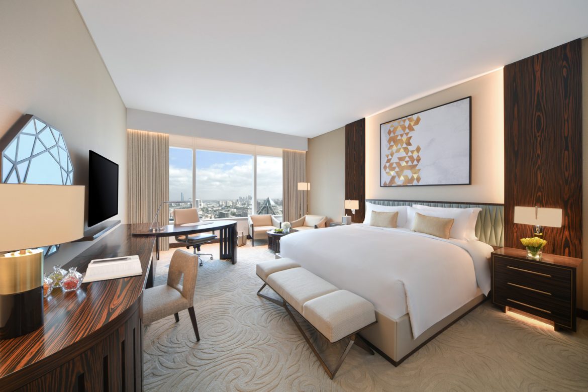 luxury-5-star-hotel-rooms-in-dubai-sofitel-dubai-the-obelisk