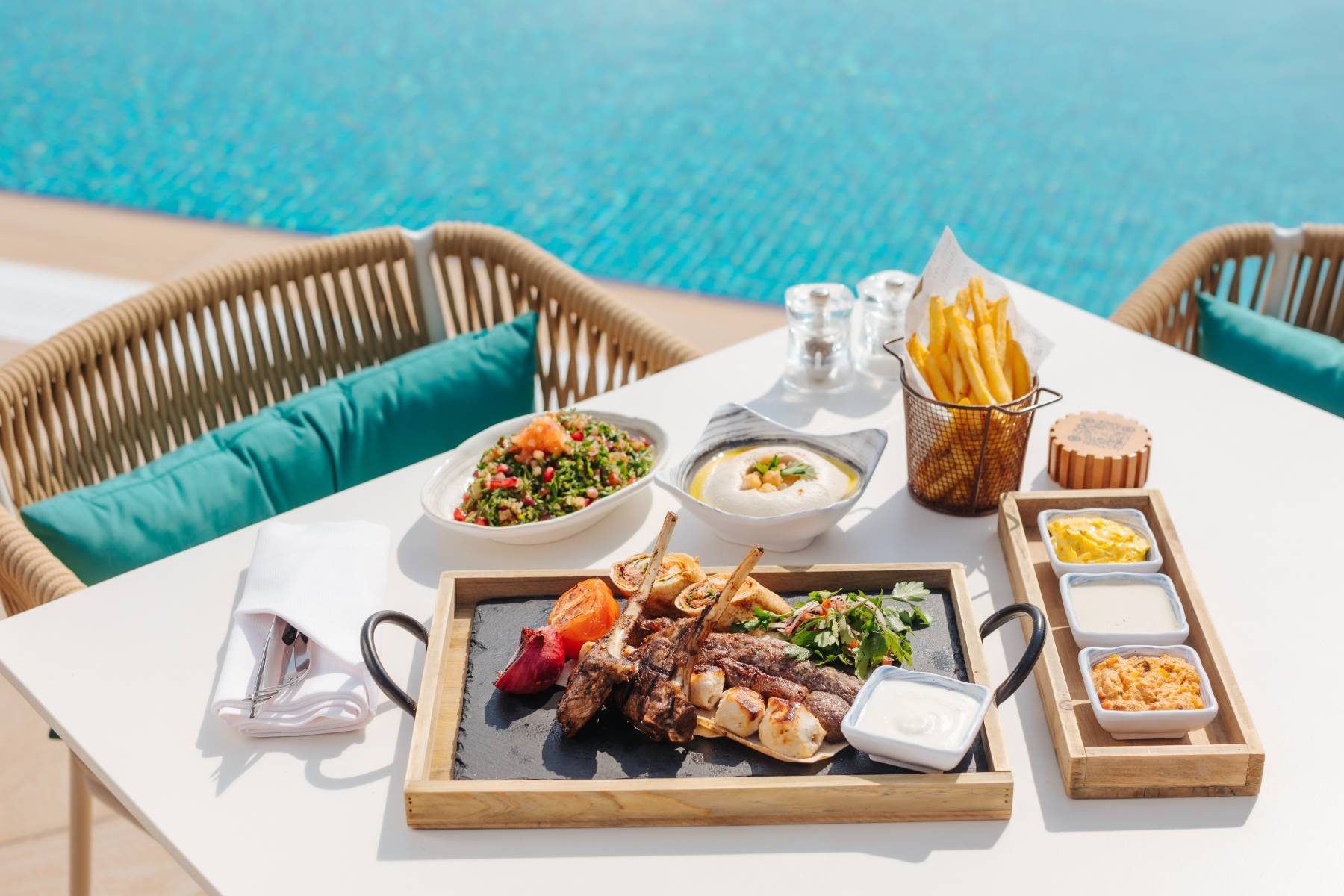 soleil-pool-lounge