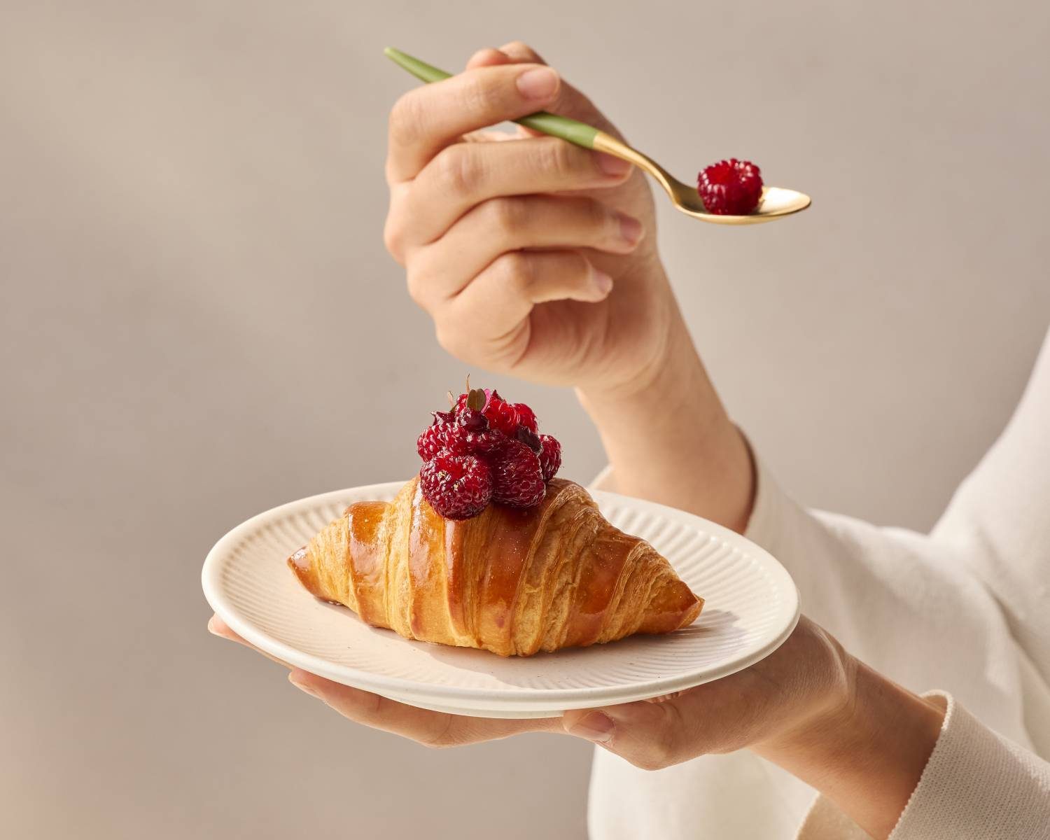 introducing-fruit-kiss-the-new-la-haute-croissanterie-summer-collection