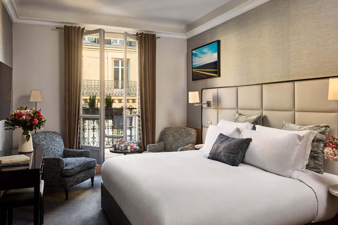 luxury-room-with-balcony