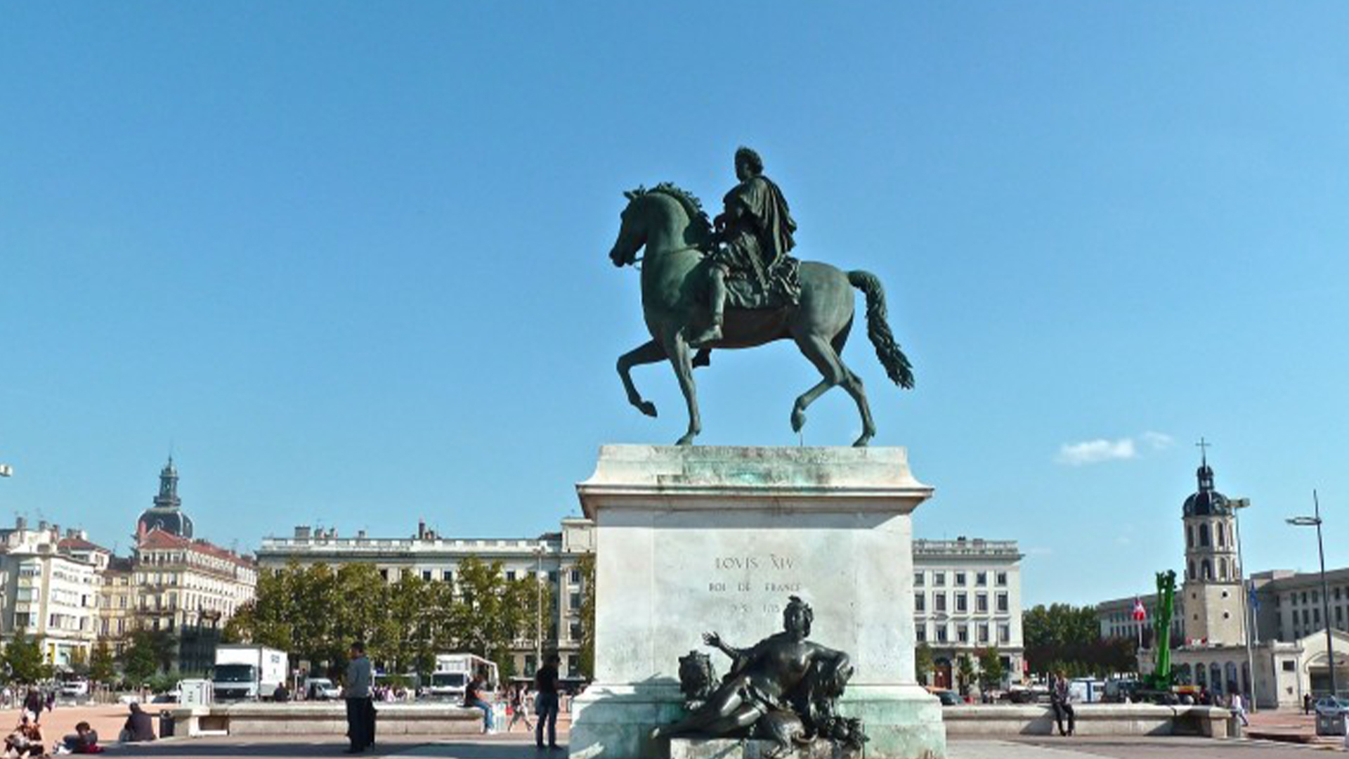 place-bellecour-and-surroundings
