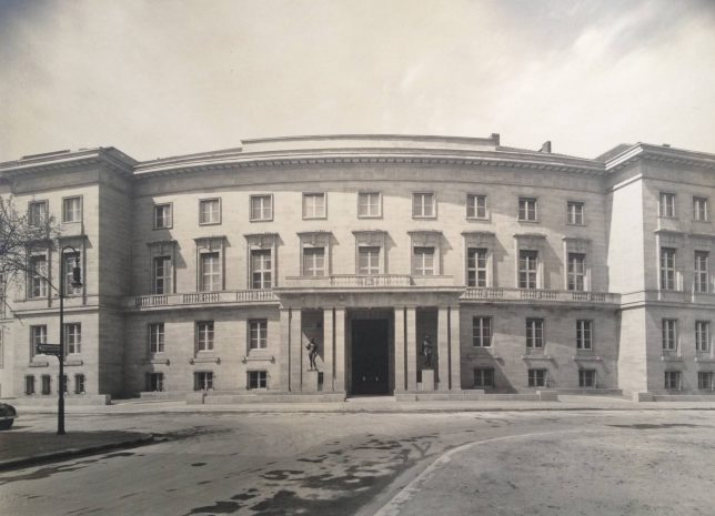 %d8%a7%d9%84%d8%a5%d8%b4%d8%b9%d8%a7%d8%b1-%d8%a7%d9%84%d9%82%d8%a7%d9%86%d9%88%d9%86%d9%8a