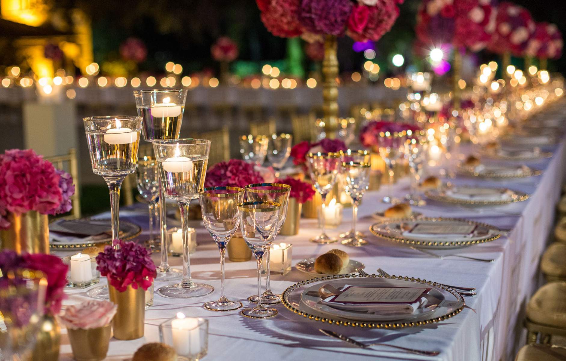 Luxury setting. Dinner Table Luxury. Luxury Table setting. Luxury Table Set ups. Plate decoration on the events.