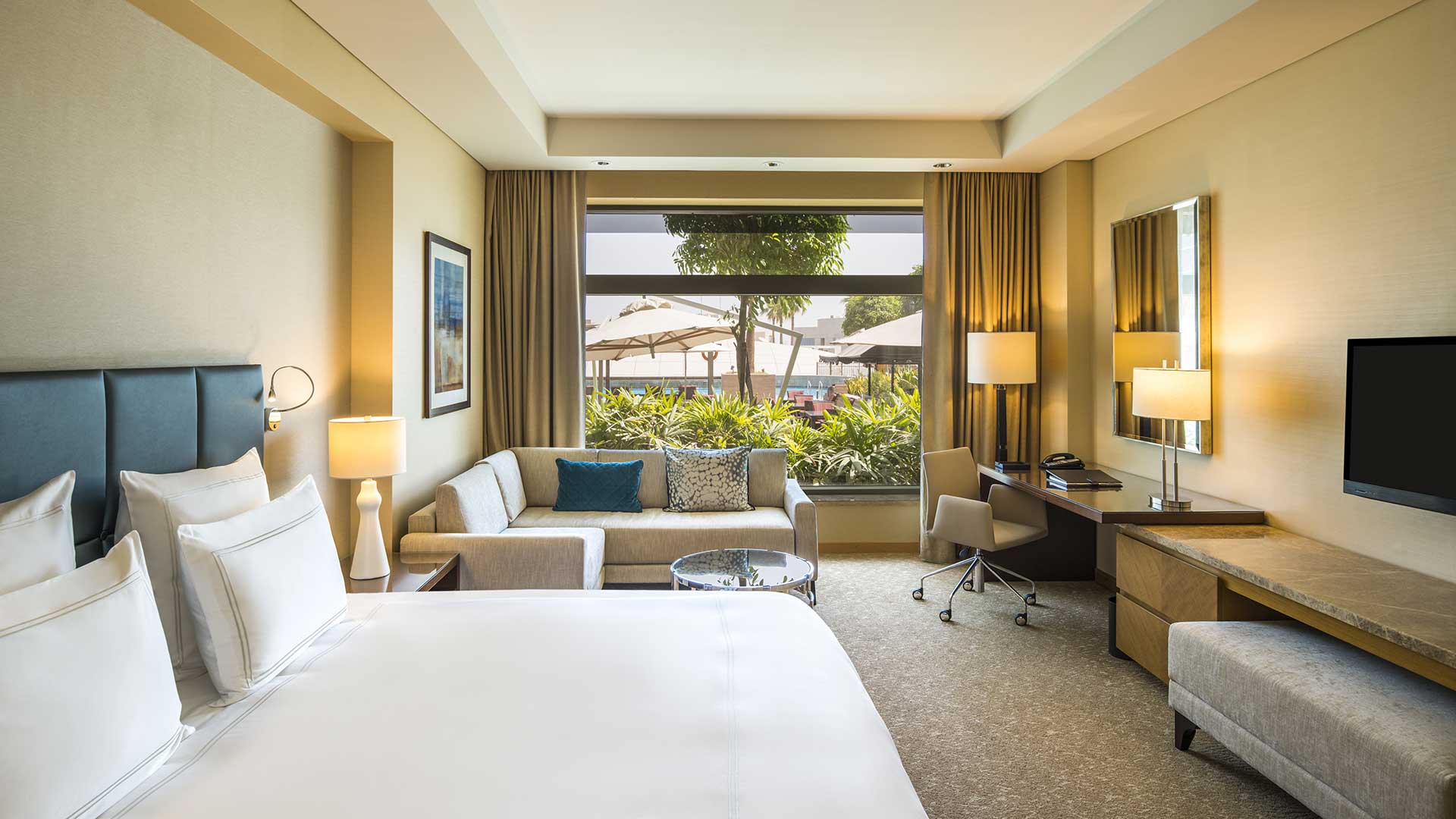 Premier Hotel Room Dubai | Swissotel Al Ghurair, Dubai