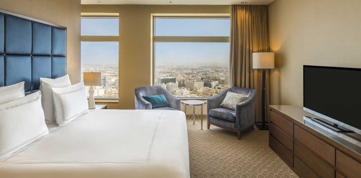swissotel-al-ghurair-b1p8-deluxe-suite-bedroom-265-2