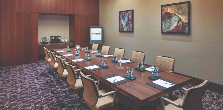 sag-murjan-5-boardroom-setup-81521-3