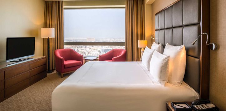 swissotel-al-ghurair-b1p8-classic-suite-bedroom-442-3