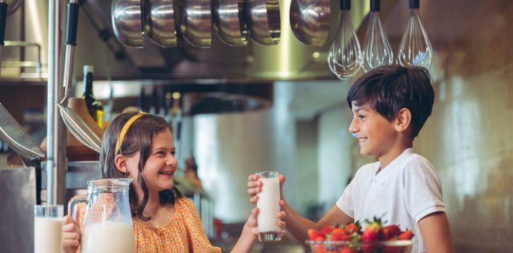 children-in-the-kitchen-min
