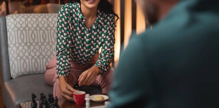 couple-playing-chess-in-yasmine-lounge-1-min