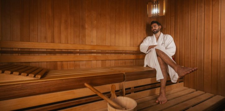 sauna-room_man-with-bathrobe_swissotel