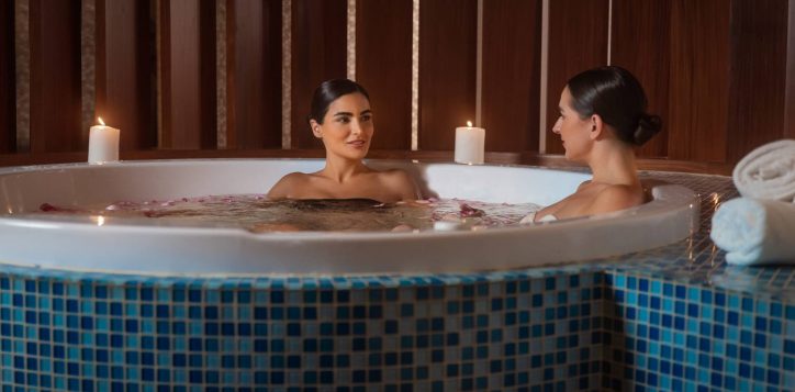 women-in-jaccuzi_swissotel-spa