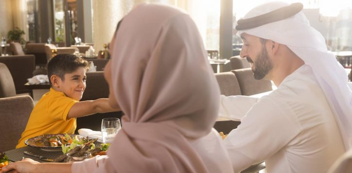 family-_arabic-dining_local-family-1-min