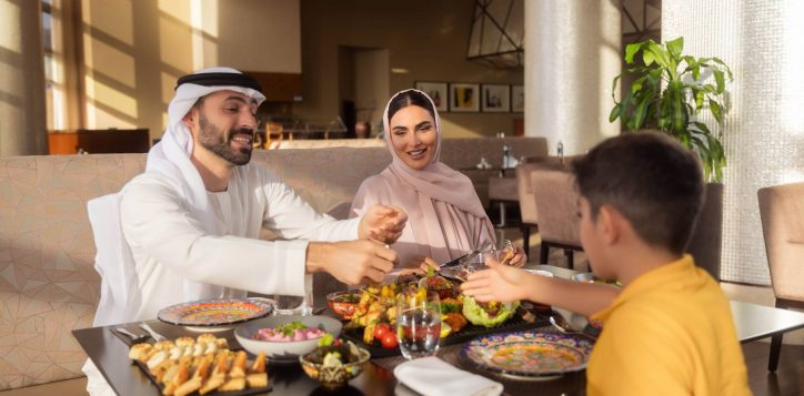 family-_arabic-dining_local-family-min
