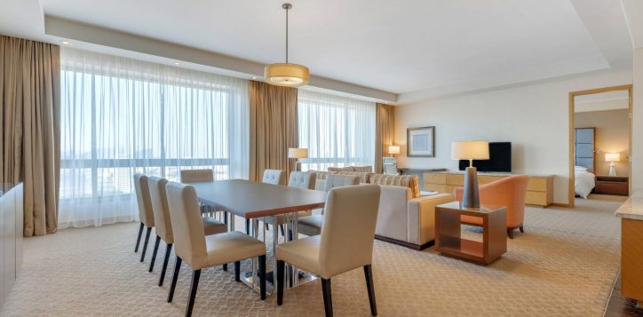 h1p8_family_suite_living_room