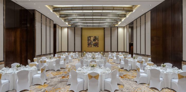 h1p8_ballroom_roundtable_setting_2