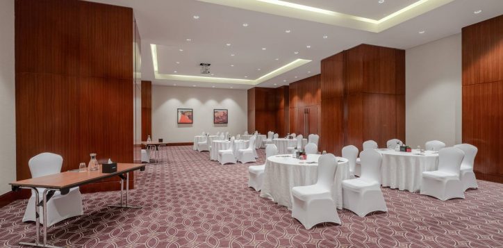 h1p8_meeting_room_classroom_setting_2