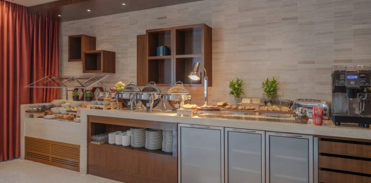 h1p8_executive_lounge_buffet_setup_1