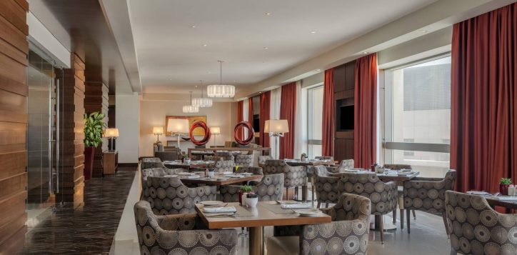 h1p8_executive_lounge_day_1