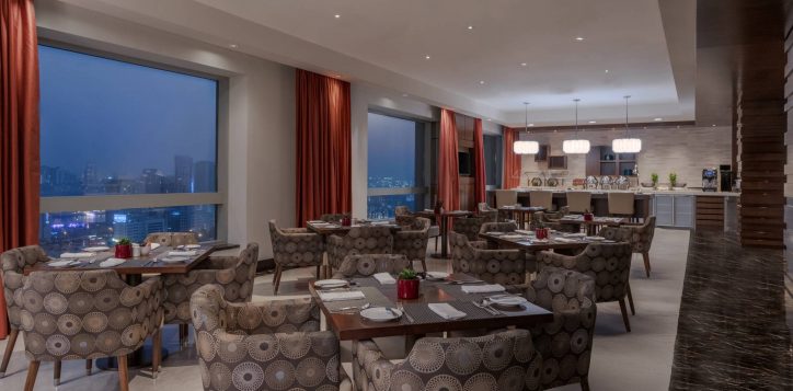 h1p8_executive_lounge_night