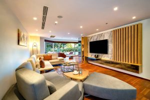 deluxe-family-suite-pool-side