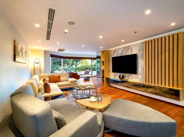 deluxe-family-suite-pool-side