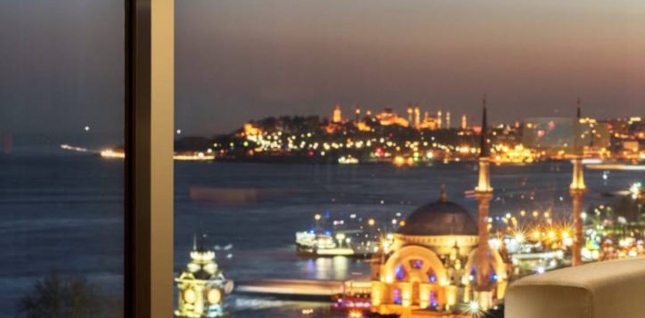 corner-room-bosphorus-view-3