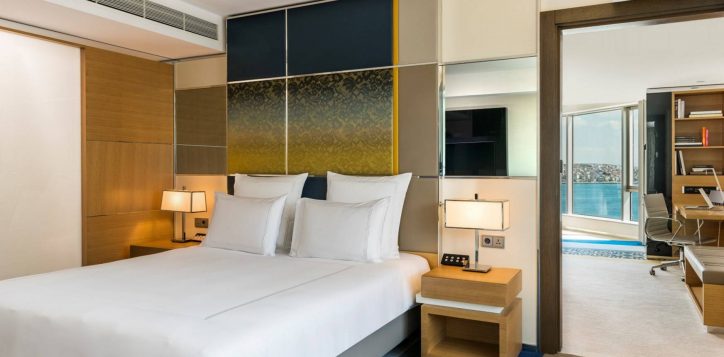 deluxe-suite-bosphorus-view-room-9