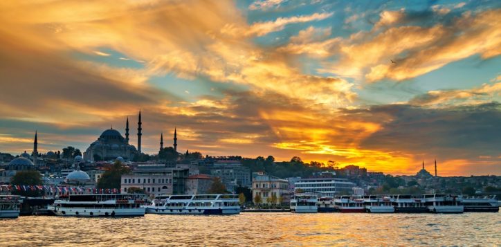 sunsetinistanbulcityscapeviewofgoldenhornbaycity