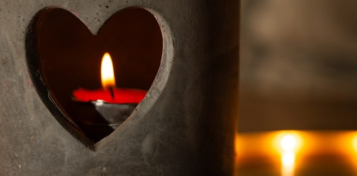 heartshaperomanticcandleholdermediumshotselectivefocus