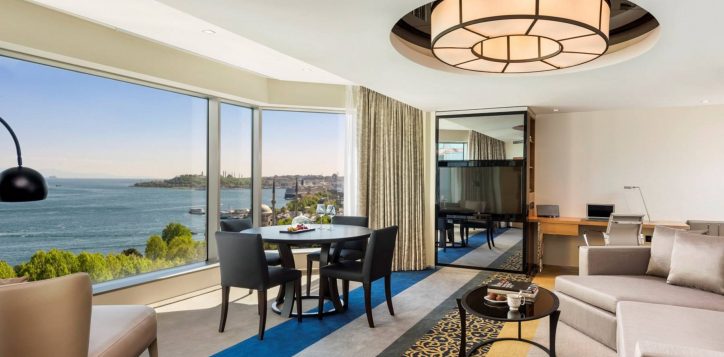 deluxe-suite-bosphorus-view-room-1