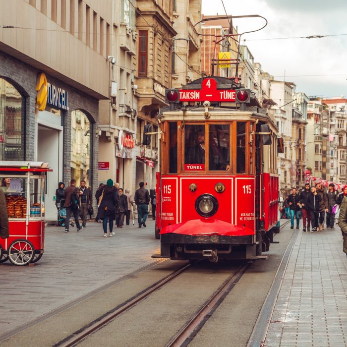 nostaljik-tramvayla-bir-guen-taksimden-modaya