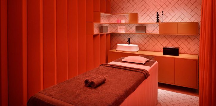 orange-treatment-room-female