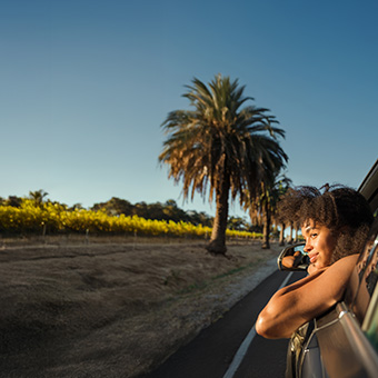 website-banner_25publicsale_girl-in-car_340x340_en