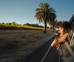 website-banner_25publicsale_girl-in-car_300x250_en