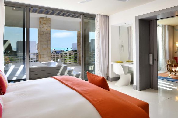 prestige-spa-suite-1-queen-size-bed