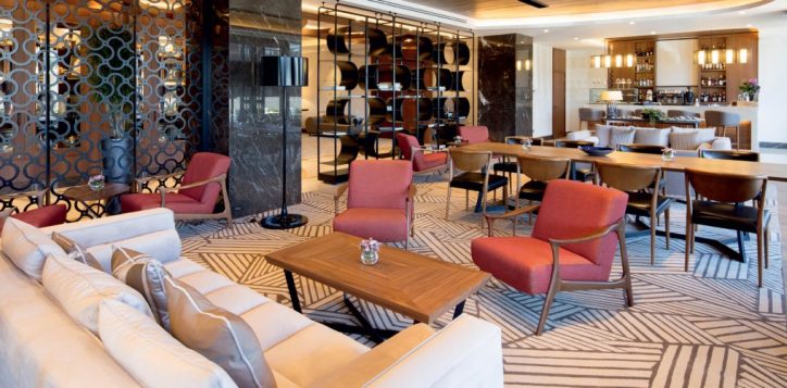 Lobby Lounge & Bar