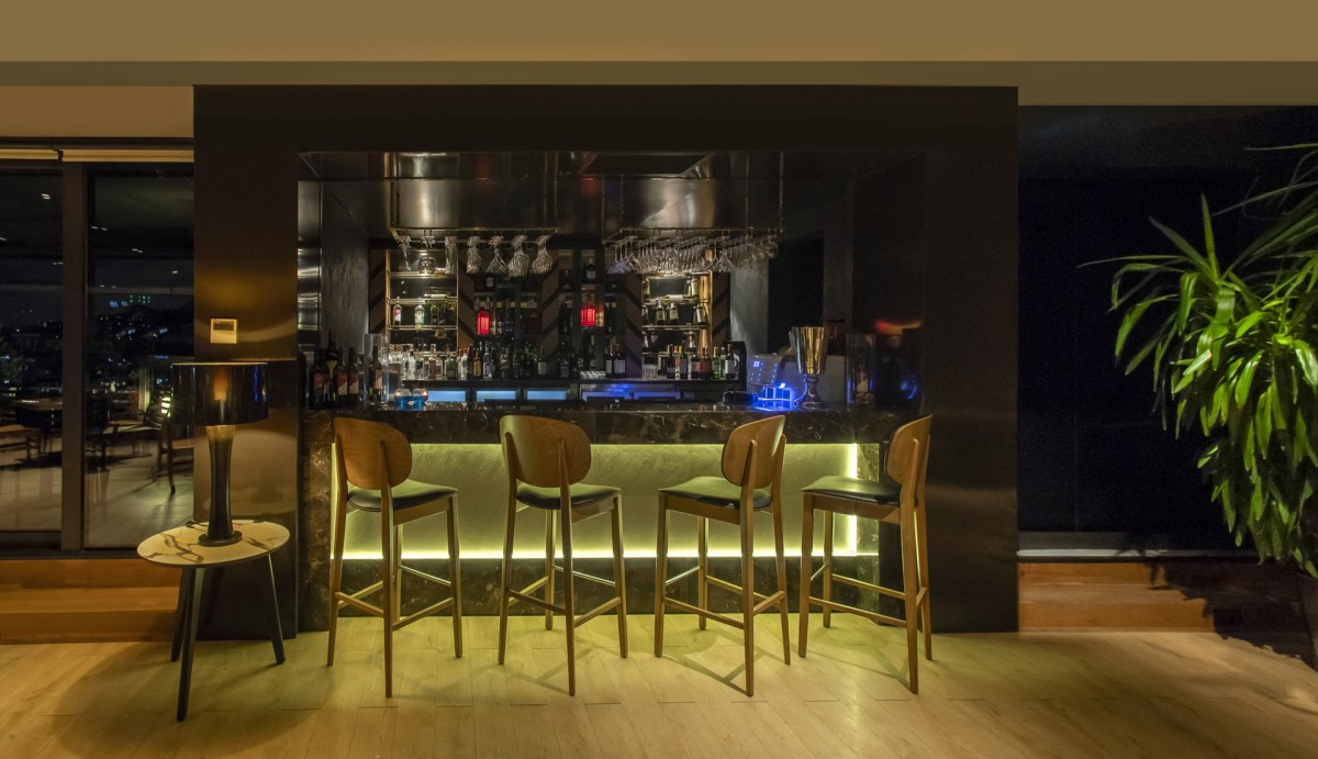 Skydome Lounge & Bar