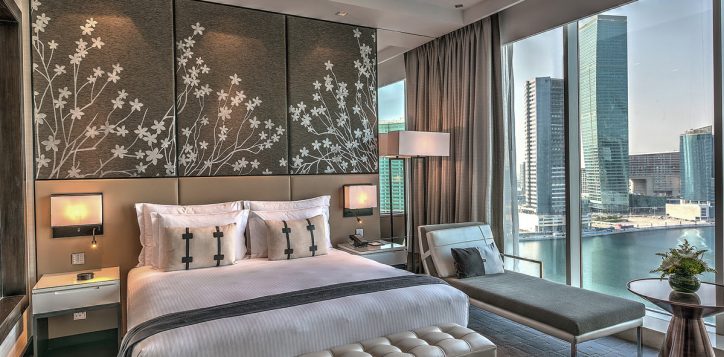 premier-suite-living-area-pullman-dubai-downtown-1-2