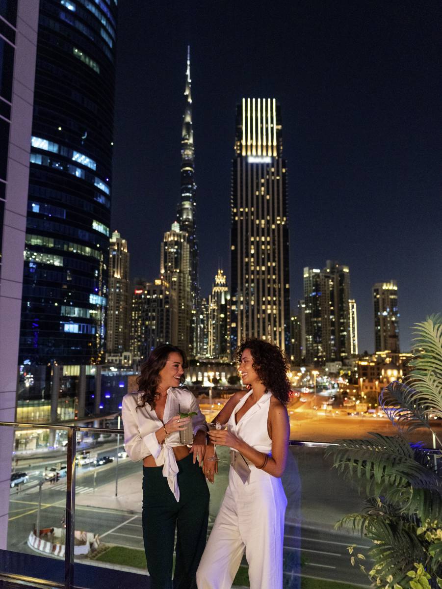 Pullman Dubai Downtown - Lolita pool bar & lounge