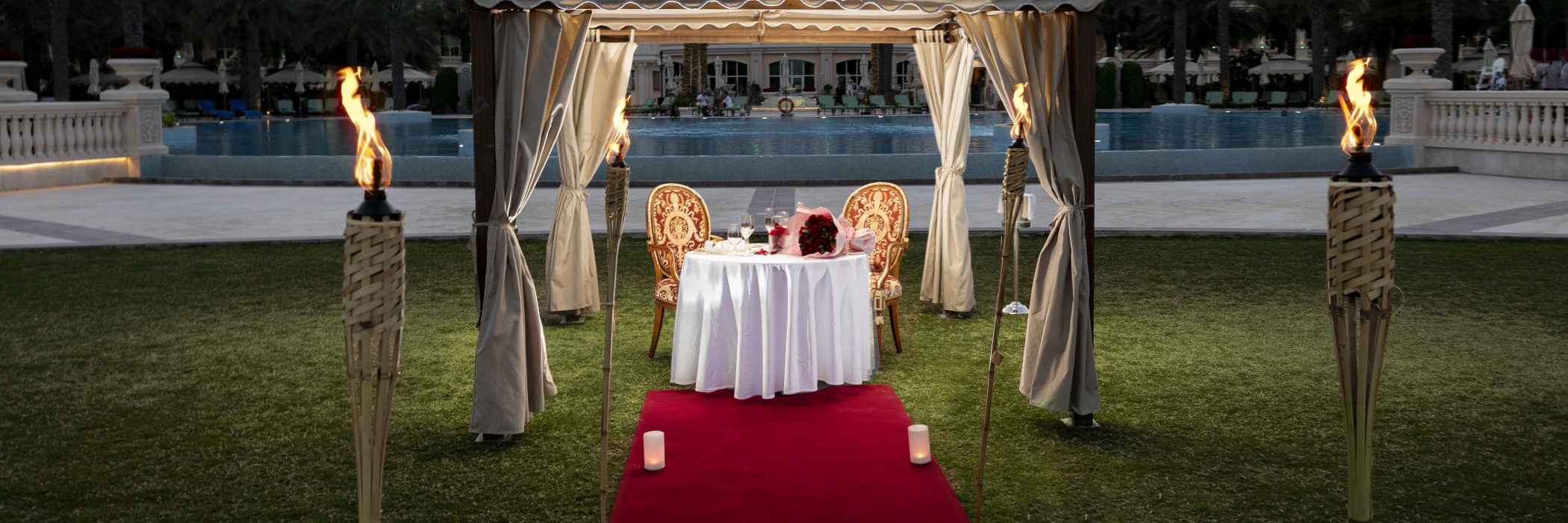 Raffles The Palm Dubai - Romantic Dinner on the Beach