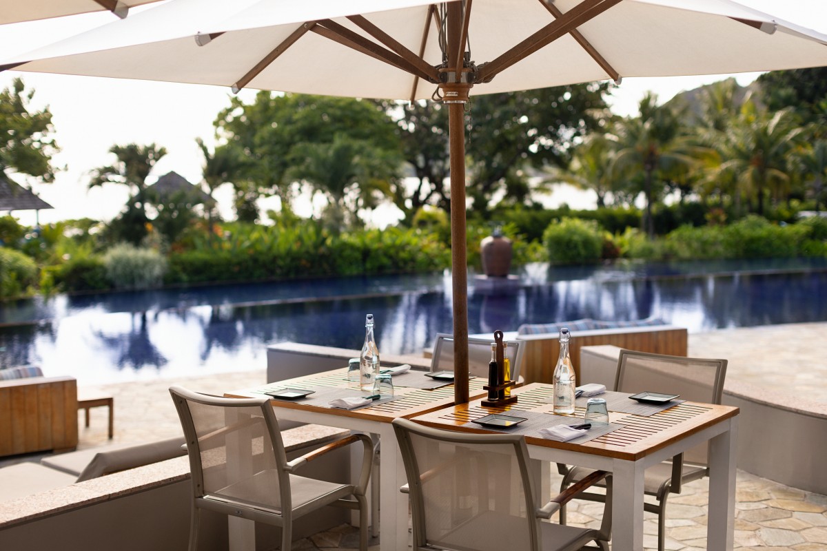 Pool Restaurant & Bar Raffles Seychelles Praslin cocktail bar