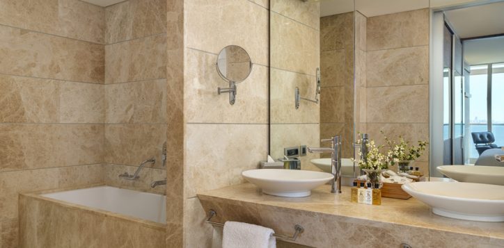 executive-suite_bathroom-swissotel-buyuk-efes-izmir