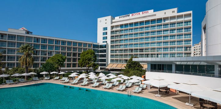 hotel-pool-swissotel-buyuk-efes-izmir