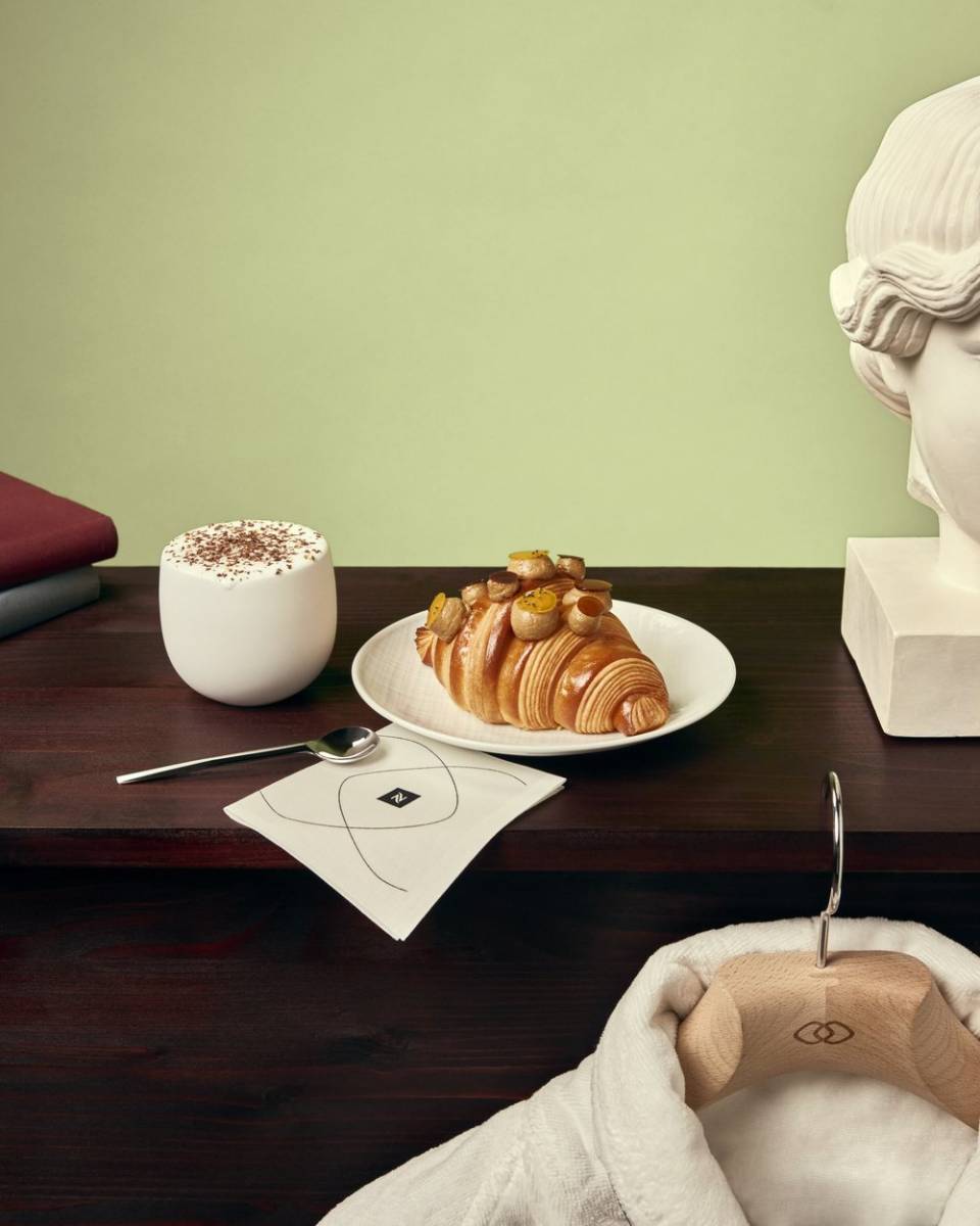 L'Epicé croissant and chocolate coffee pairing