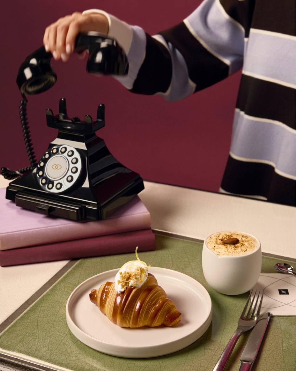 Le Brûlé croissant and cappuccino pairing