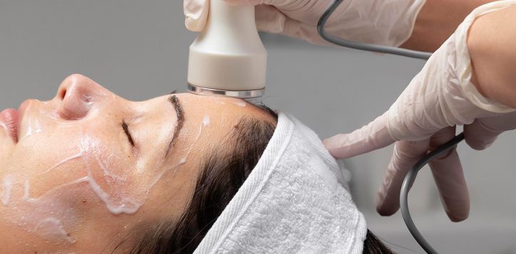 young-woman-having-facial-treatment