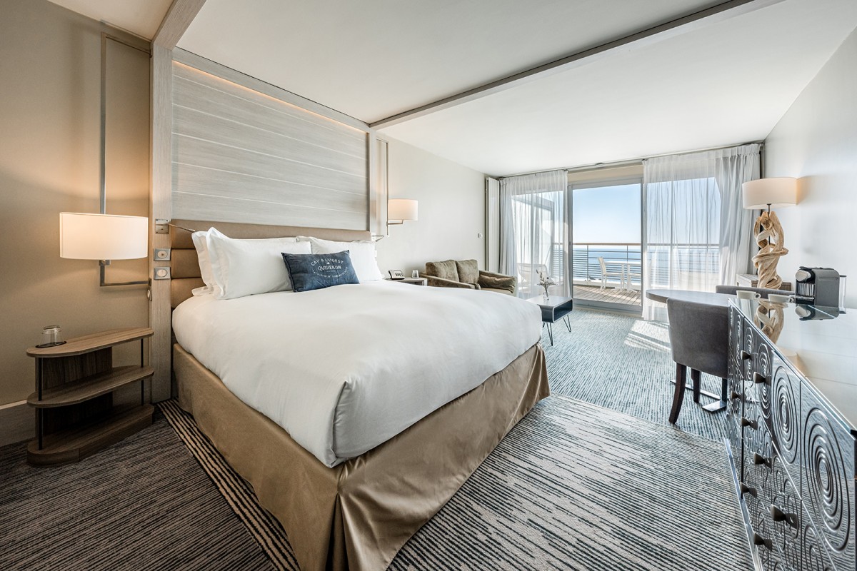 junior-suite-with-sea-view