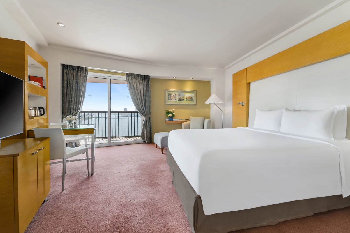 luxury-club-room